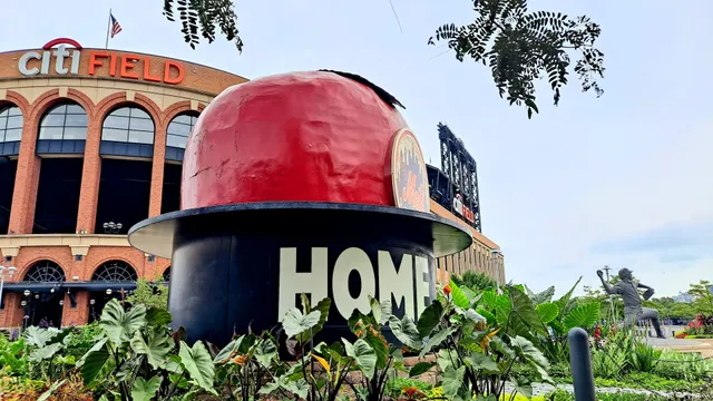 Shea Stadium Home Run Apple