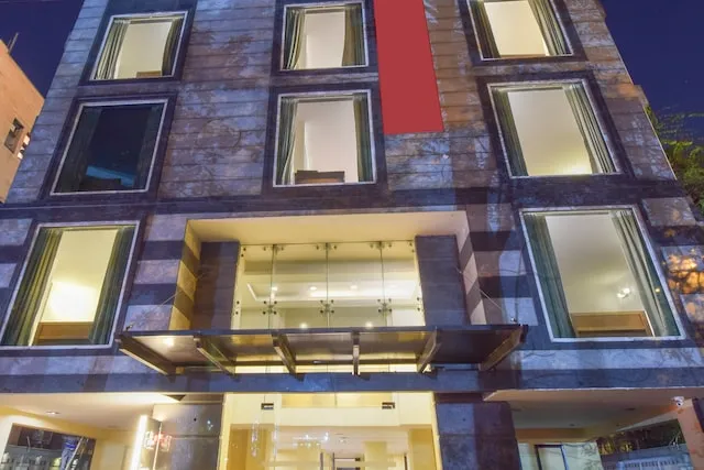 Collection O 700018 Friends Colony East