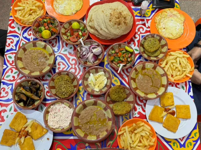 مطعم فول نور الحي الاول