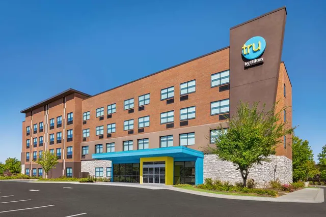 Tru by Hilton Lawrenceville Atlanta I-85 Sugarloaf