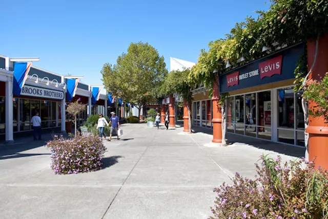 Petaluma Village Premium Outlets