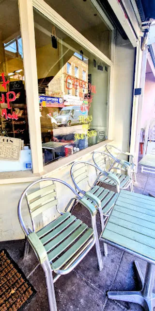 Pia's Cafe, Sandwich & Coffee Shop