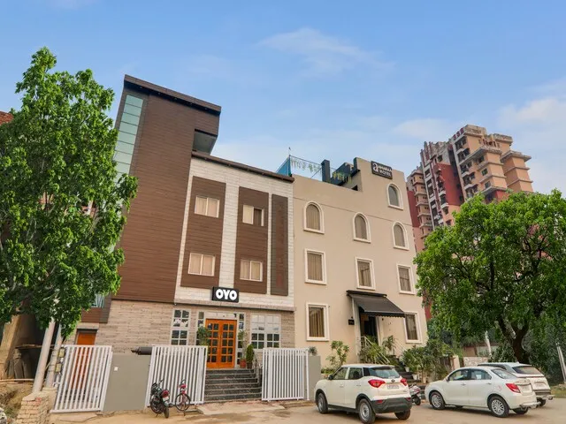 Townhouse Majestic Hotel Near Phoenix Palassio