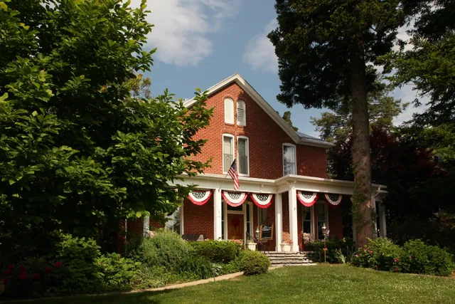 South Court Inn Bed & Breakfast