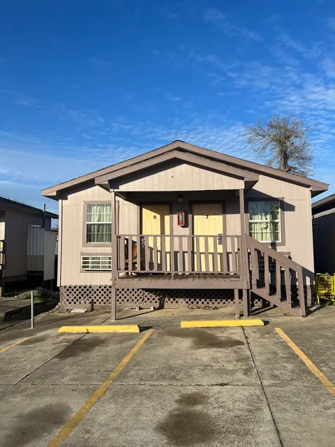 Bostonian Inn & Suites