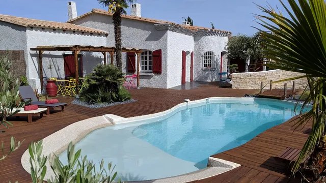 La Tour d'Ugo - chambres d'hôtes - gay only