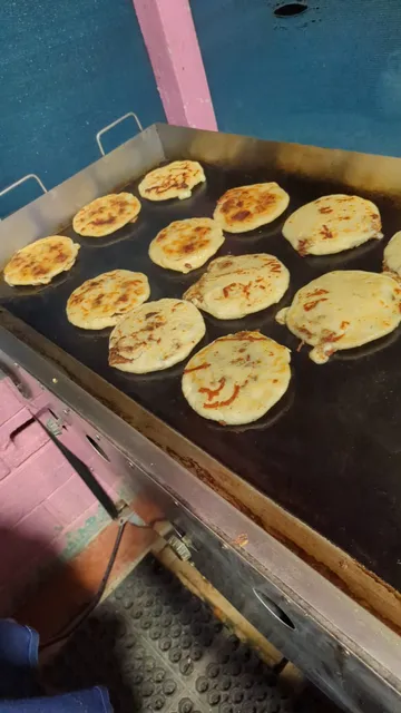 Dinora's Pupusa