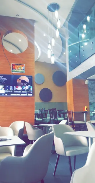 l'Élysée : Café & Restaurant