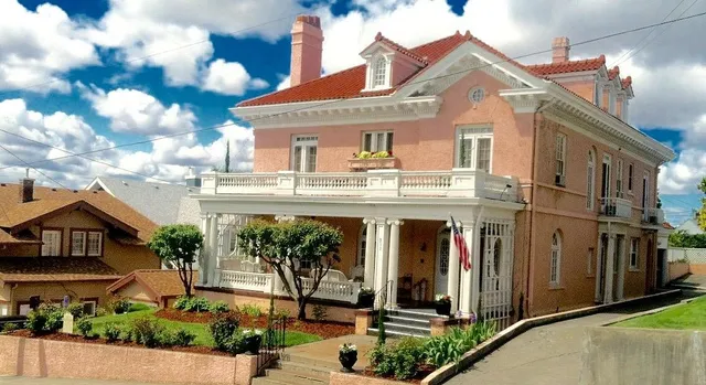 The Pendleton House Historic Inn Bed & Breakfast
