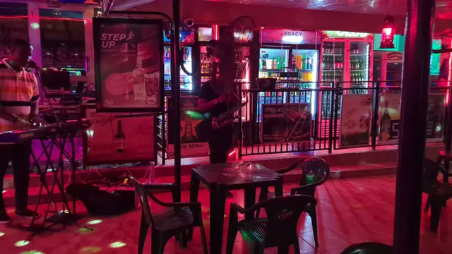 Wkends Pub, Golf City - Tema