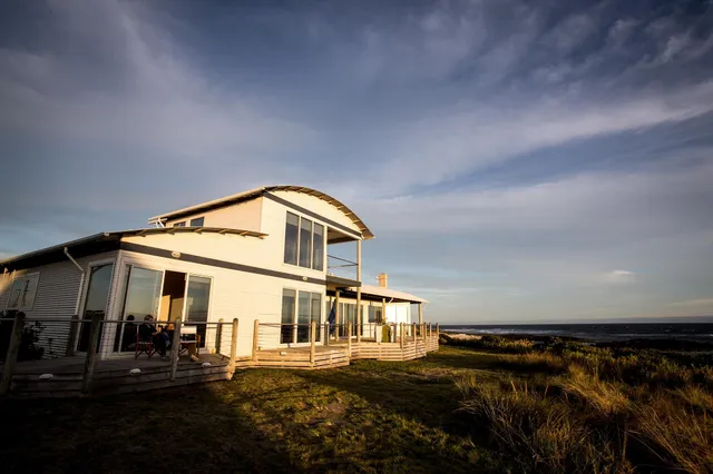 WYTONIA Beachfront Accommodation