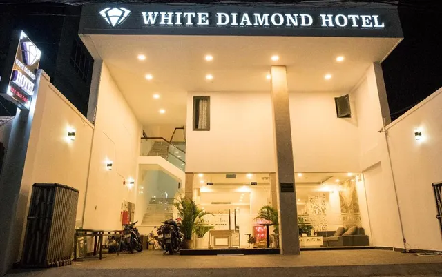 white diamond hotel