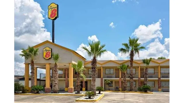 Super 8 by Wyndham Breaux Bridge