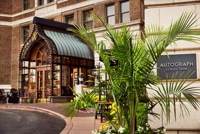 The Raphael Hotel, Autograph Collection