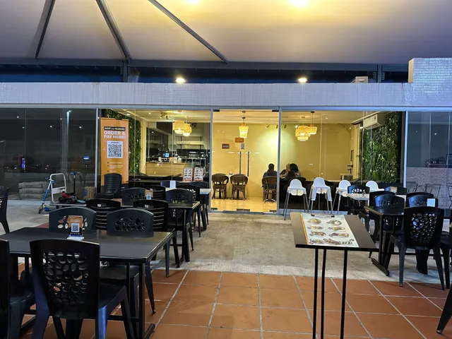 Donna Bistro @ Com-Tar