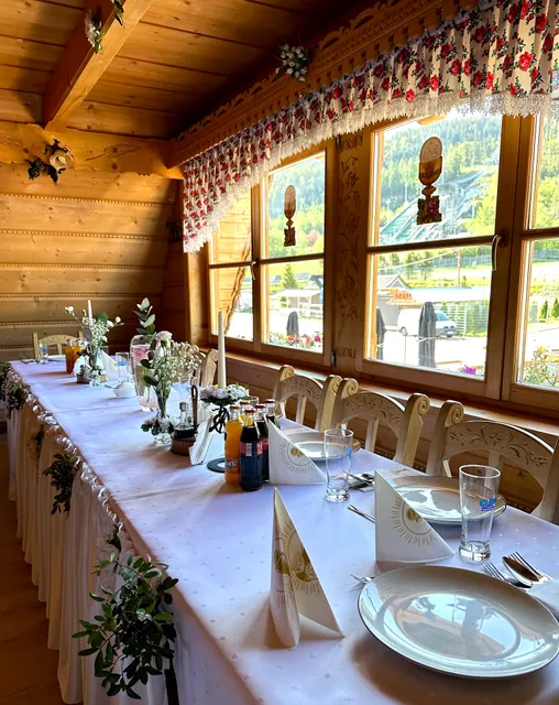 Restauracja regionalna ,,Szałas pod Reglami"