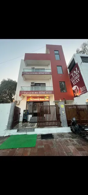 TAJ LUXURY HOMESTAY | Luxury Taj homestay | best rooms near Tajmahal