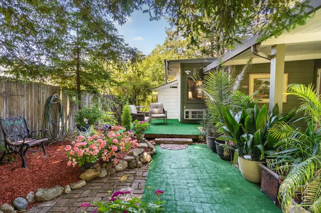 Potter's Foothill House B&B