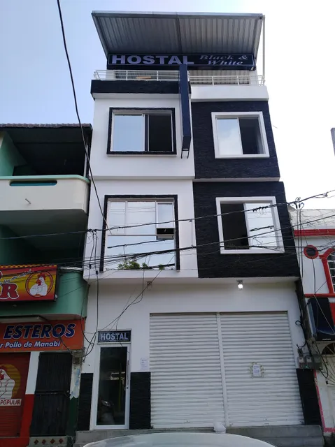 hostal Black And White