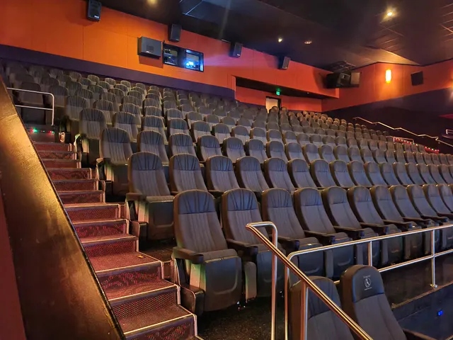 Regal Valley River Center