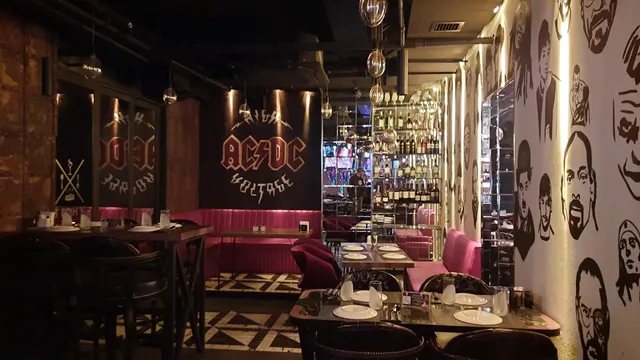 Tichy restaurant and bar - رێستوورانت و باڕی تیچی