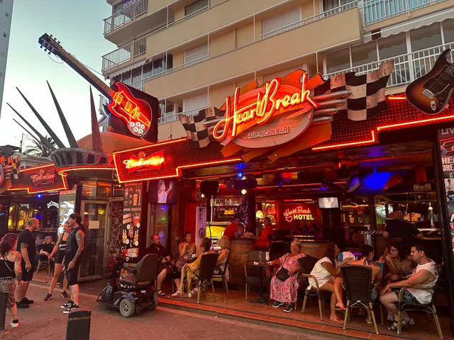 Heartbreak Rock Bar