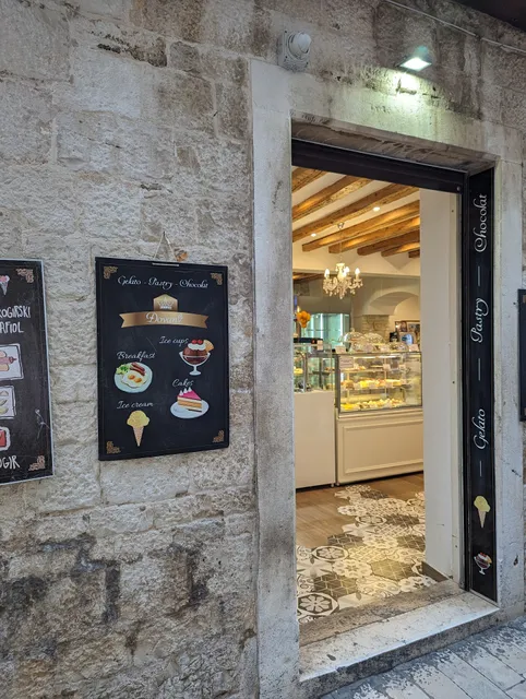 Đovani Gelateria and Pasticceria