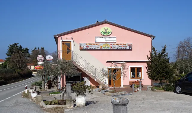 Apartments & Restaurant "Lovac"