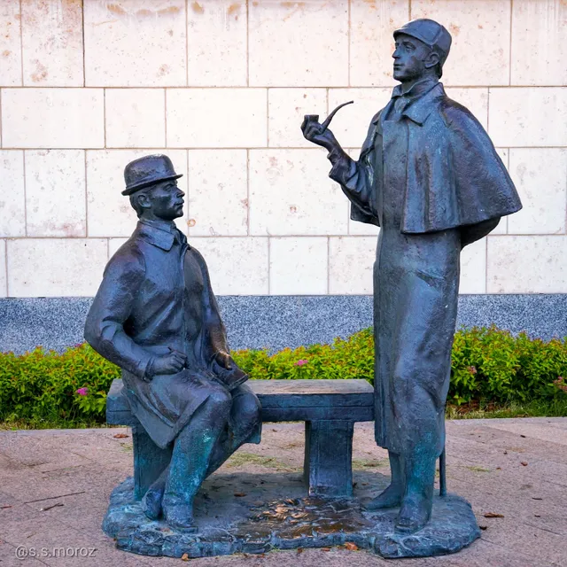 Monument to Sherlock Holmes and Doctor Watson