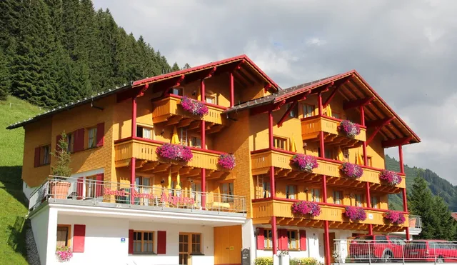 Hotel Garni Alpina, Familie Bischof