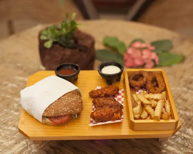 Dkaos Wingss Burgers