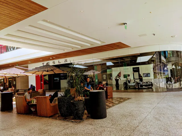 Tesla Los Angeles - Century City