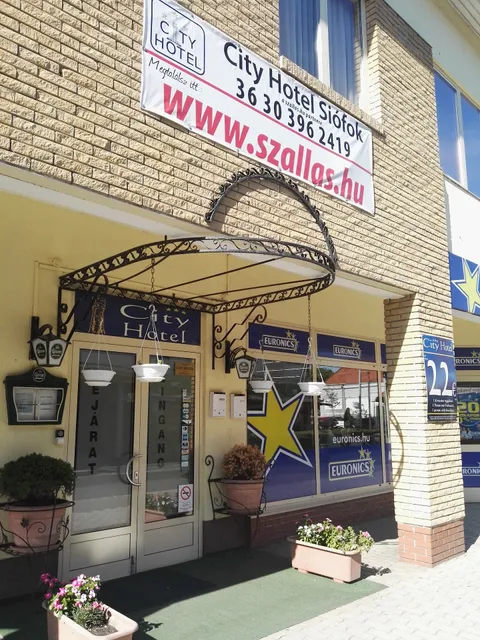 City Hotel