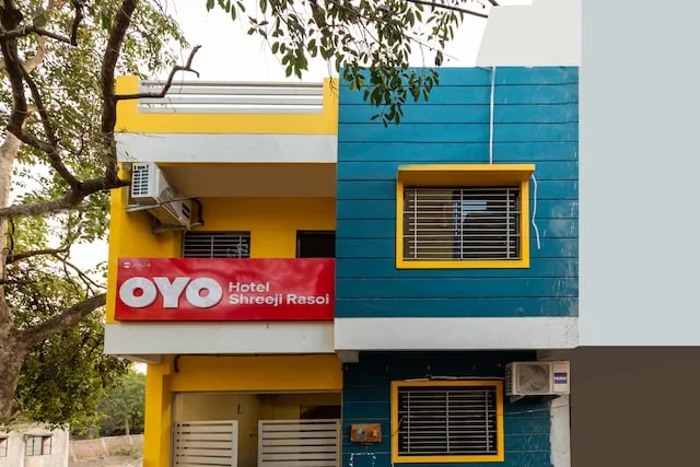 OYO Hotel Shreeji Rasoi 2