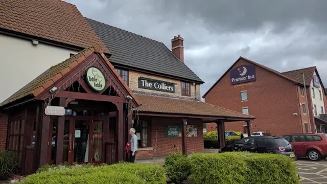 Colliers Table Table