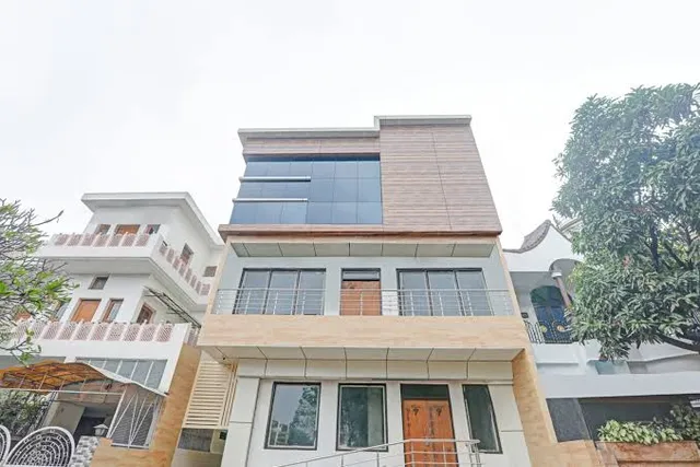 Capital O Hotel Kpr Inn Near Gomti Riverfront Park