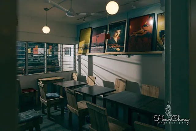 Midsummer Night Cafe