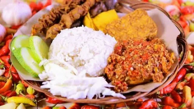 Ayam Gepuk Aria Santika