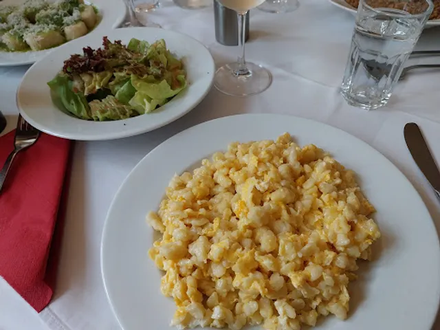 Kaffee Maximilian, Thomas Nowak