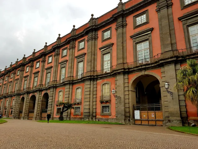 Lo Specchio dei Papiri, Naples