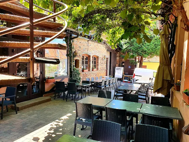 Restaurant Three Flowers