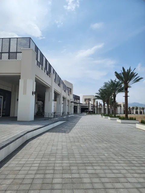 Mumuso Kalba Waterfront