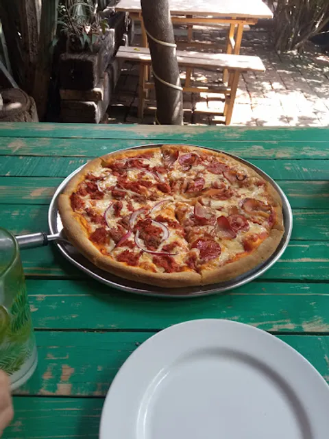 LA CUEVA DEL LOBO PIZZA