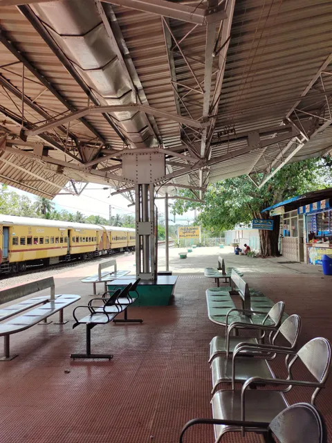 Railway Station Restaurant- Veg/Non.Veg Kuzhithurai