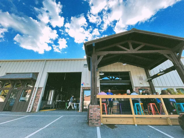 Lost Province Taproom at Hardin Creek