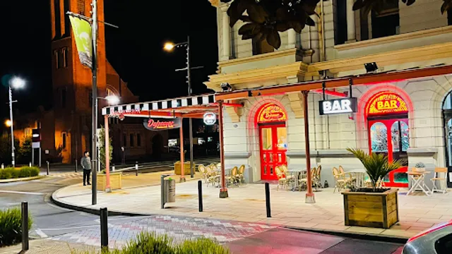 Dejeuner Restaurant & Bar