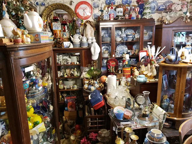 Reminisce Antiques and Collectables
