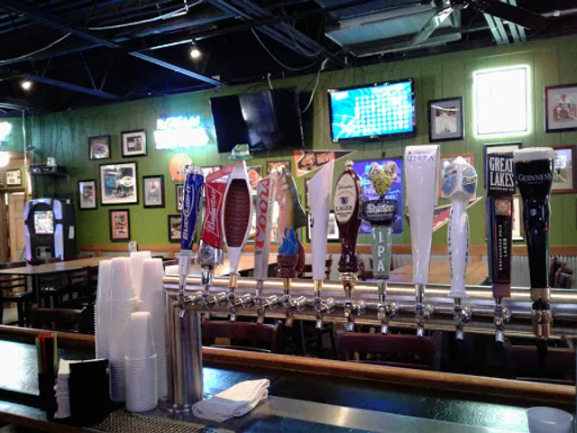 Sidelines Sports Bar & Grill - Brunswick, OH