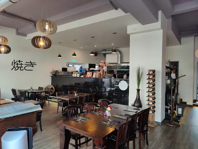 Yakii-Sushi & Asia Finest Cuisine