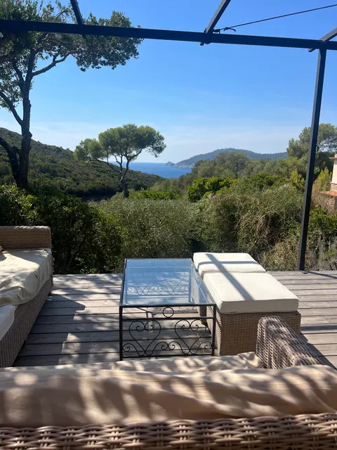 DOMAINE LES LAURIERS DE L'ÎLE DU LEVANT